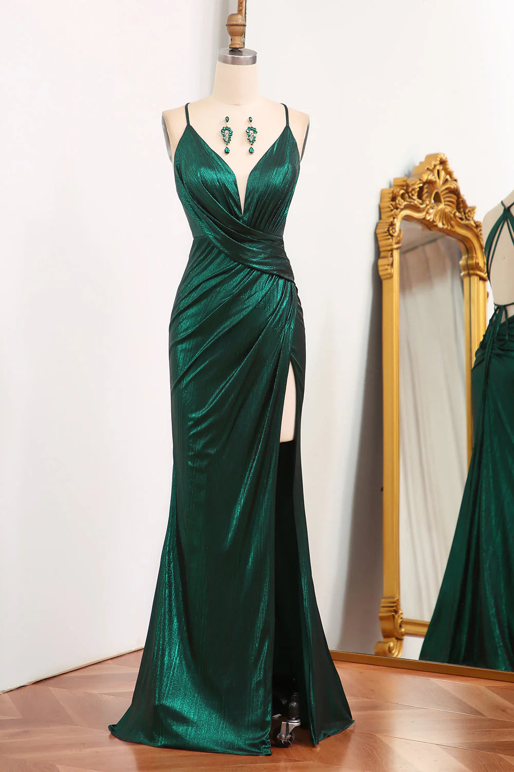 Vestido de fiesta largo de sirena con tirantes finos, color verde oscuro y espalda abierta